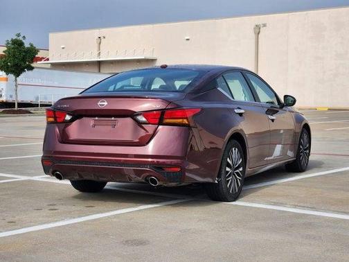 Garnet Pearl 2023 Nissan Altima 2.5 SV