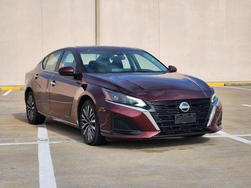 Garnet Pearl 2023 Nissan Altima 2.5 SV