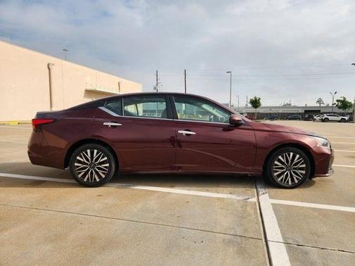 Garnet Pearl 2023 Nissan Altima 2.5 SV