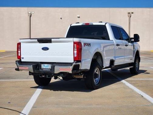 Oxford White 2024 Ford F-250 XL