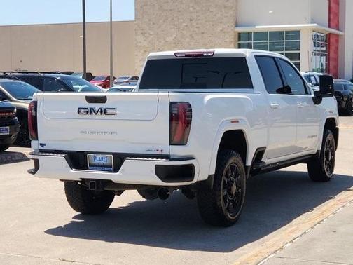 2024 GMC Sierra 2500 AT4
