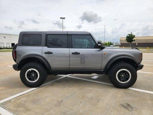 Gray Metallic 2024 Ford Bronco Badlands