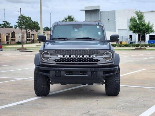 Gray Metallic 2024 Ford Bronco Badlands