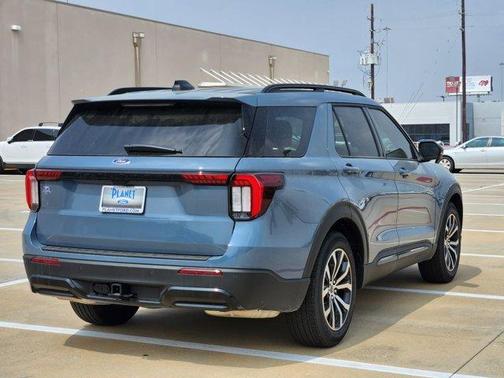 2025 Ford Explorer ST-Line RWD