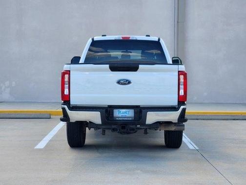 Oxford White 2025 Ford F-250 XLT