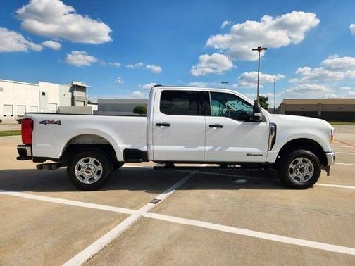 Oxford White 2025 Ford F-250 XLT