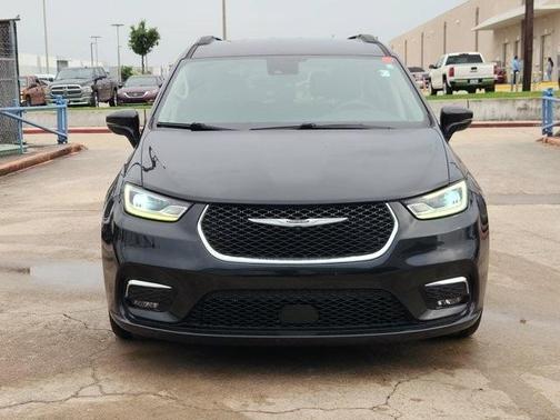 2022 Chrysler Pacifica Touring-L