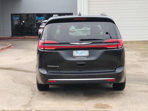 2022 Chrysler Pacifica Touring-L