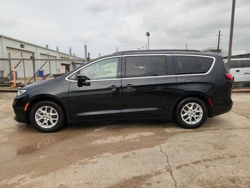 2022 Chrysler Pacifica Touring-L