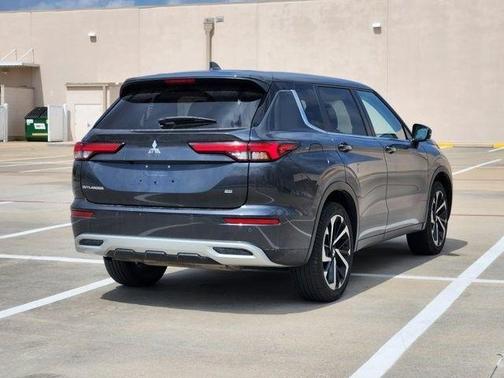 Black Diamond 2024 Mitsubishi Outlander SE