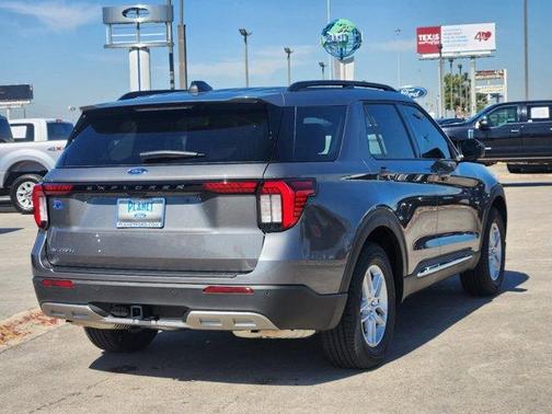 2025 Ford Explorer Active RWD