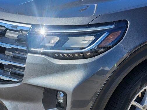2025 Ford Explorer Active RWD