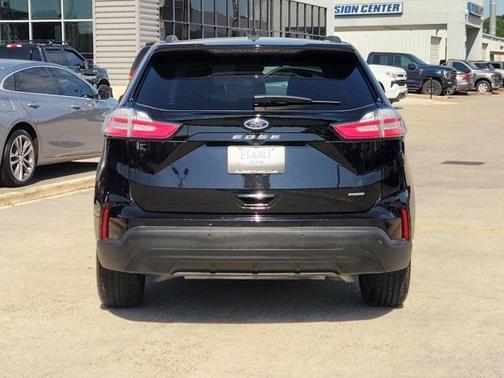 2022 Ford Edge SE