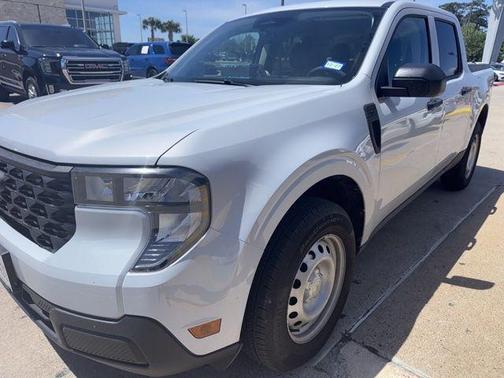 White Metallic 2025 Ford Maverick XL