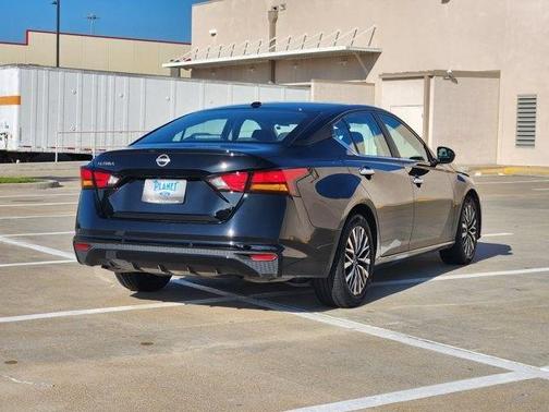 Super Black 2025 Nissan Altima SV
