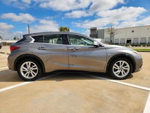 2018 INFINITI QX30 Base