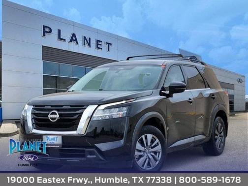 2022 Nissan Pathfinder SV