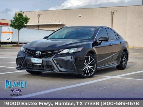 Midnight Black Metallic 2022 Toyota Camry SE