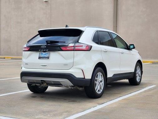 White Metallic 2022 Ford Edge SEL