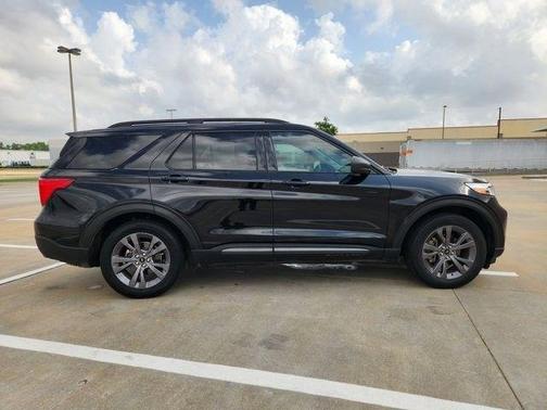 Black Metallic 2021 Ford Explorer XLT