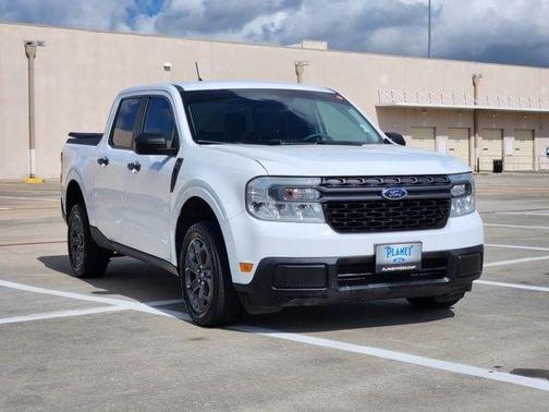 Oxford White 2024 Ford Maverick XLT