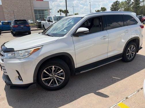 Blizzard Pearl 2019 Toyota Highlander SE