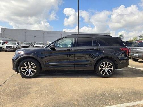 Black 2021 Ford Explorer ST
