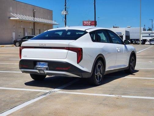 Snow White Pearl 2025 Kia K4