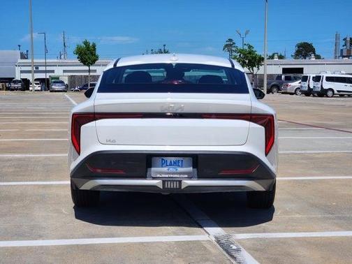 Snow White Pearl 2025 Kia K4