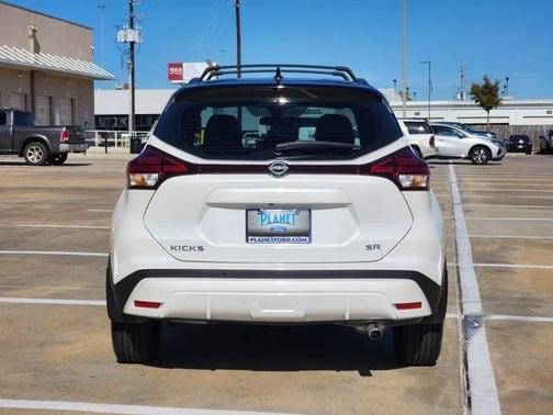 2023 Nissan Kicks SR
