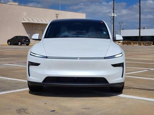 2026 Tesla Model Y PREMIUM