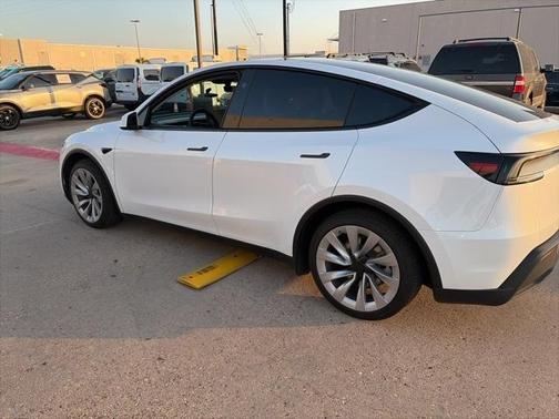 2026 Tesla Model Y PREMIUM