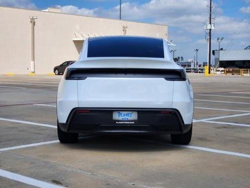 2026 Tesla Model Y PREMIUM