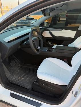 2026 Tesla Model Y PREMIUM