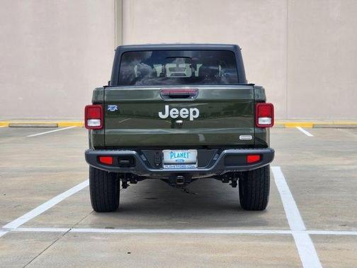Sarge Green Clearcoat 2022 Jeep Gladiator Overland