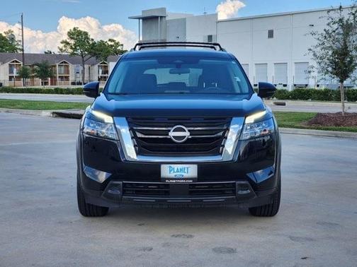2022 Nissan Pathfinder SV