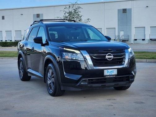 2022 Nissan Pathfinder SV