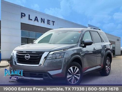 2025 Nissan Pathfinder SL