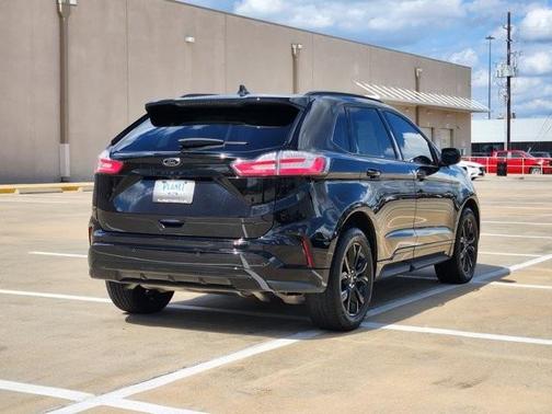 2022 Ford Edge SE