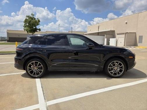 2022 Porsche Cayenne Platinum Edition