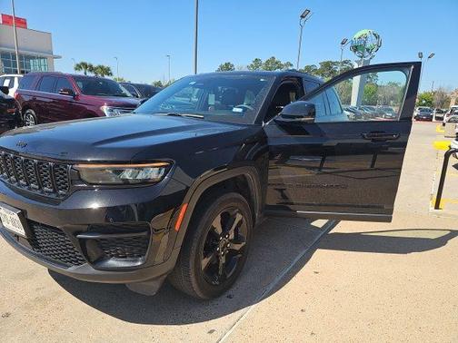 Diamond Black 2023 Jeep Grand Cherokee Altitude