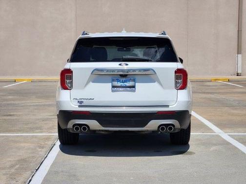 White Metallic 2022 Ford Explorer Platinum