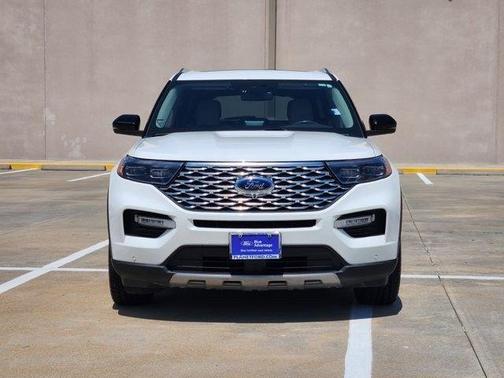 White Metallic 2022 Ford Explorer Platinum