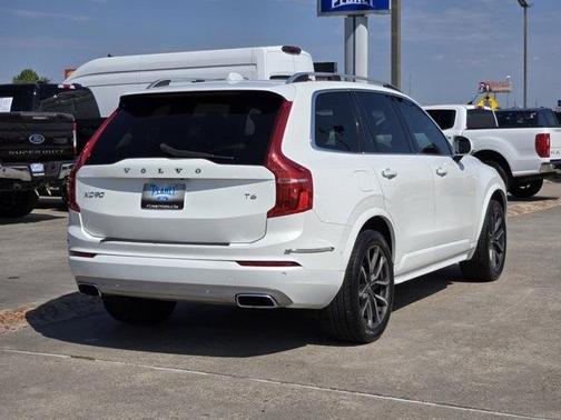 2016 Volvo XC90 T6 Momentum
