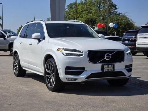 2016 Volvo XC90 T6 Momentum
