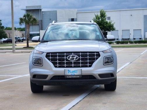 Shimmering Silver 2025 Hyundai VENUE SEL
