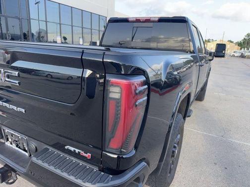Onyx Black 2024 GMC Sierra 2500 AT4
