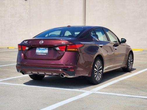 Garnet Pearl Me 2024 Nissan Altima 2.5 SV