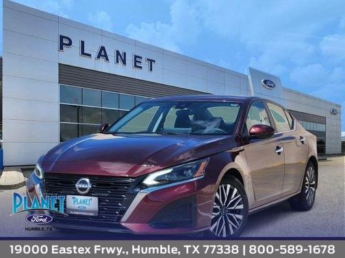Garnet Pearl Me 2024 Nissan Altima 2.5 SV