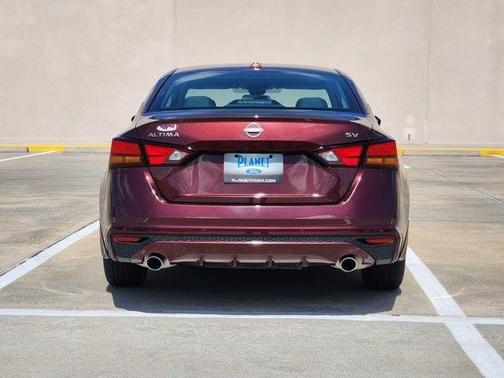 Garnet Pearl Me 2024 Nissan Altima 2.5 SV